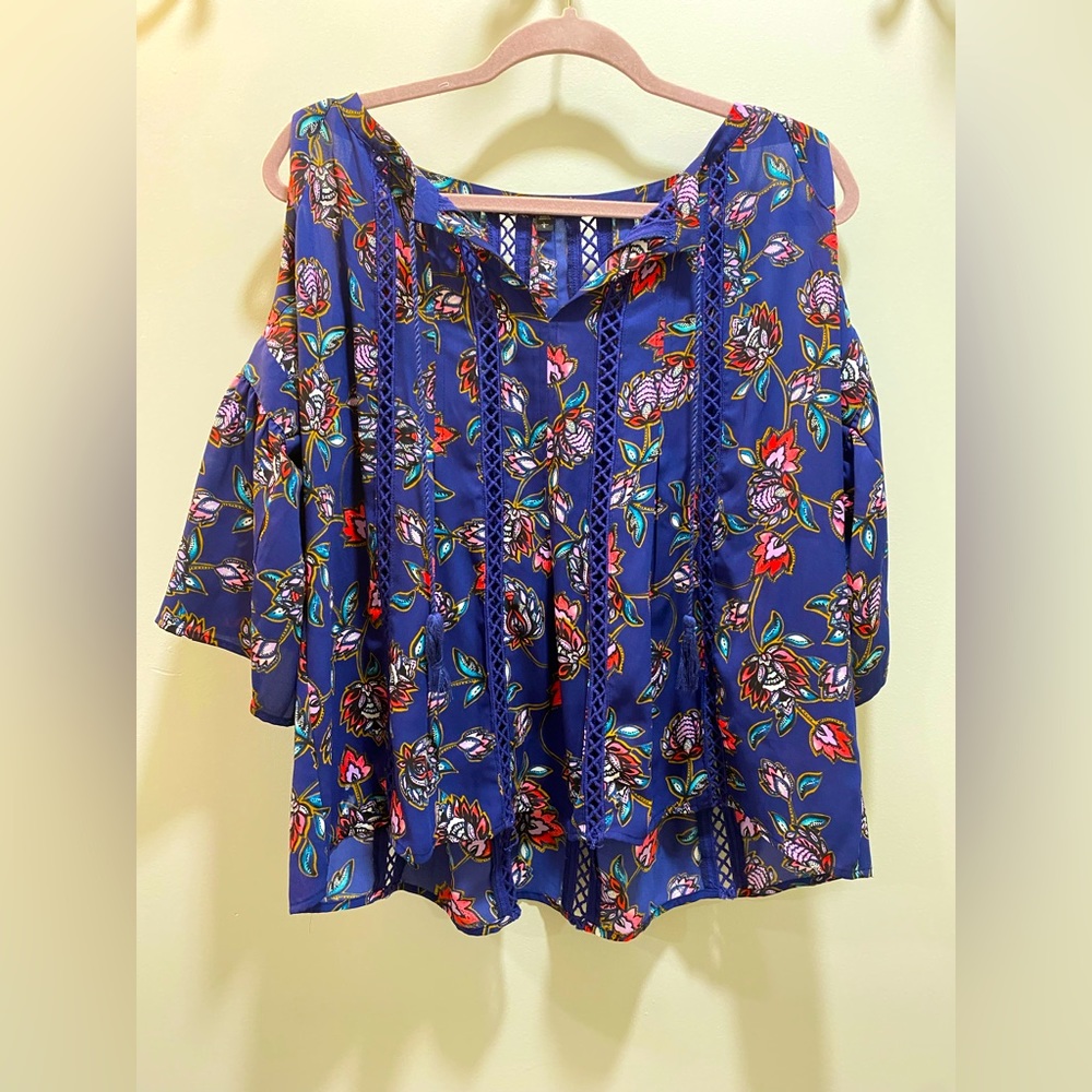 Express size L blue floral top